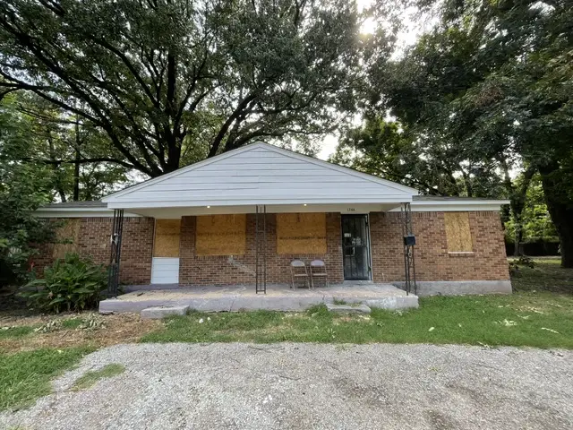 Front of 1766 Cincinnati Rd