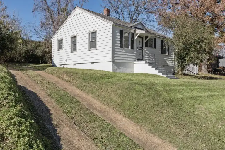 Photo 3 of 6, 1779 Preston St