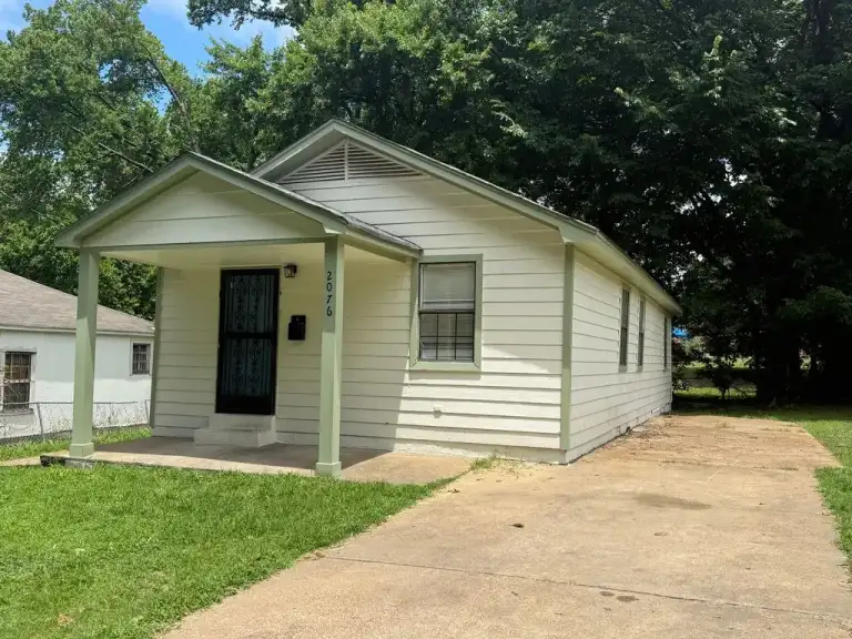 Front of 2076 Goff Ave