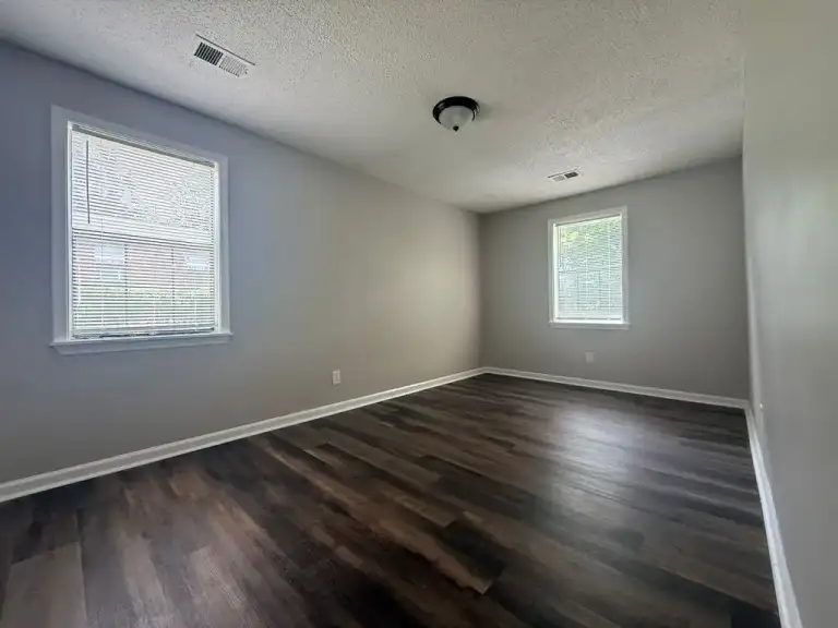 Photo 3 of 6, 2076 Goff Ave
