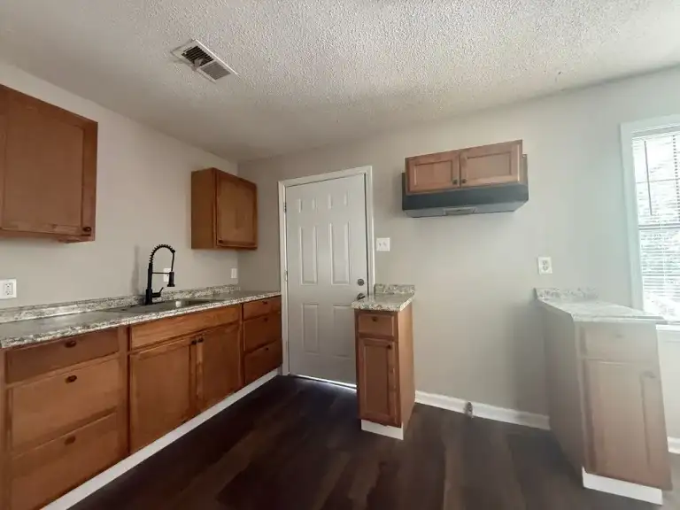 Photo 5 of 6, 2076 Goff Ave