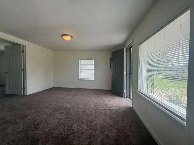 Photo 2 of 6, 3742 Berry Ln