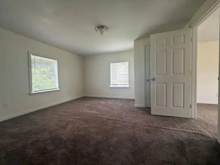 Photo 3 of 6, 3742 Berry Ln