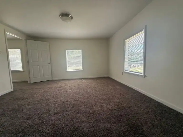 Photo 4 of 6, 3742 Berry Ln