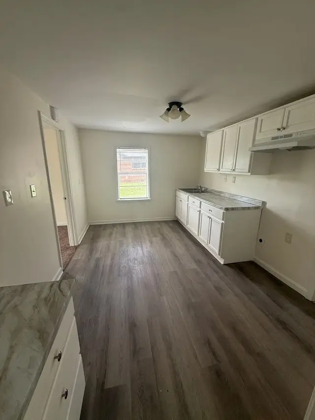 Photo 5 of 6, 3742 Berry Ln