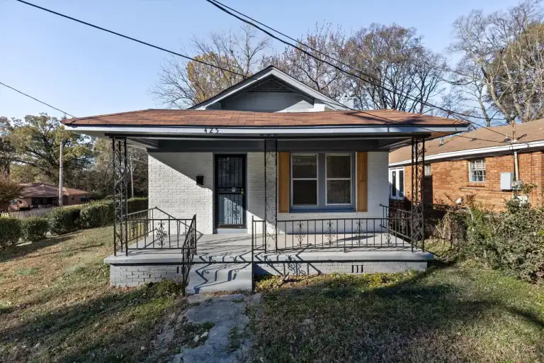 Front of 425 Carpenter St