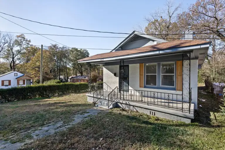 Photo 2 of 6, 425 Carpenter St