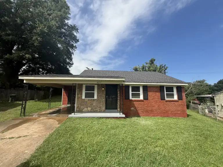 Front of 4277 Falcon Cove