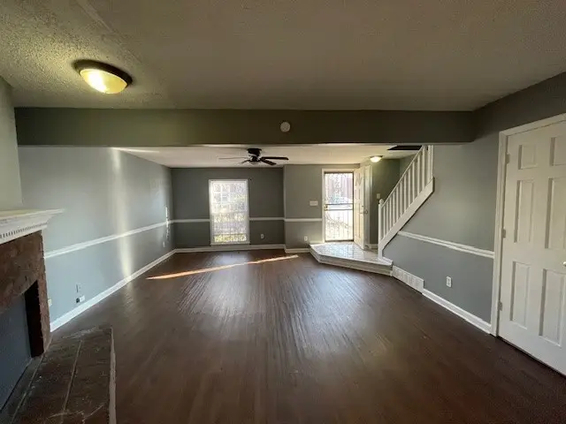 Photo 3 of 6, 5560 Blossom Ln