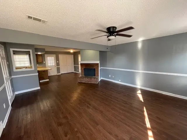 Photo 4 of 6, 5560 Blossom Ln