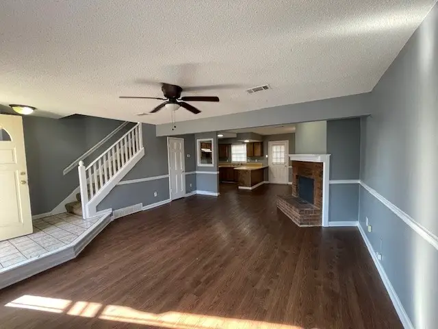 Photo 5 of 6, 5560 Blossom Ln