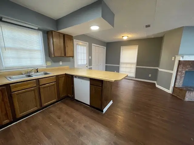 Photo 6 of 6, 5560 Blossom Ln