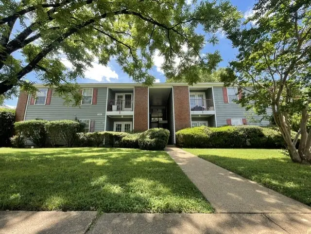 Front of 595 Brister St